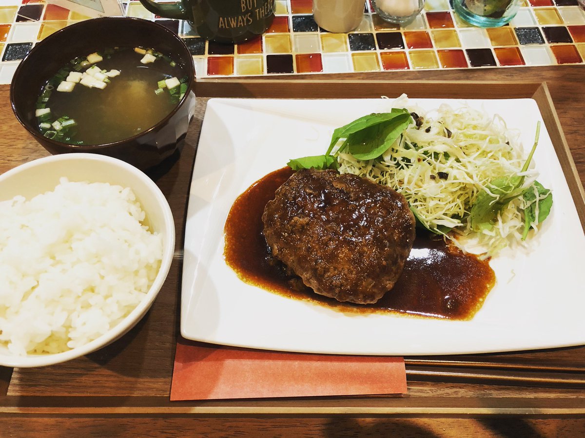 cafebar_larbre's tweet photo. こんばんわ(^^)
みっちぃです！
お盆休み、いかがお過ごしですか？
お盆期間中、ラルブルは元気に休まず営業してます(^^)
手作りハンバーグ定食をご用意して、皆様のお越し、お待ちしております！
 
#CafeBarLarbre
#larbre #らるぶる 
#cafe #bar #dartsbar
#東淡路商店街 #淡路駅 
#ハンバーグ定食 https://t.co/ycpcNwVaTB