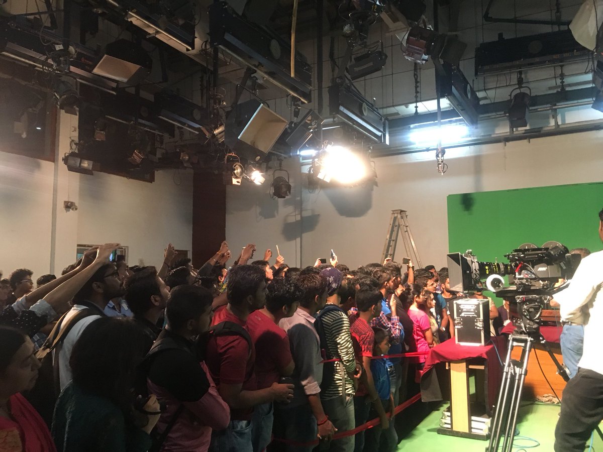 FTIIOfficial's tweet photo. From the oldest cameras in the world to brand new lighting and shooting equipment, the FTII studios are among the best in the world. Visitors are keenly hearing the information about the cameras in the FTII studios.
#FTIIOpenDay #Pune #OpenDay #AboutFTII #FTII https://t.co/zuUsnrf42T