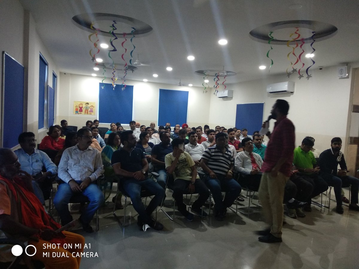 SSF को पुलिस-पब्लिक-प्रेस के साथ मिलकर काम करना होगा, अब तक कुल 19 थानों पर कैप्टन्स व वाईस कैप्टन्स नियुक्त किए हुए हैं, परंतु अब वार्डों के हिसाब से कैप्टेन्स नियुक्त किये जायेंगे, जिसके लिए 7 सदस्यीय कमेटी गठित कर दी गयी है!
newsncr.in/2018/08/ssf-को-पुलिस-पब्लिक-प्रेस-के-स/