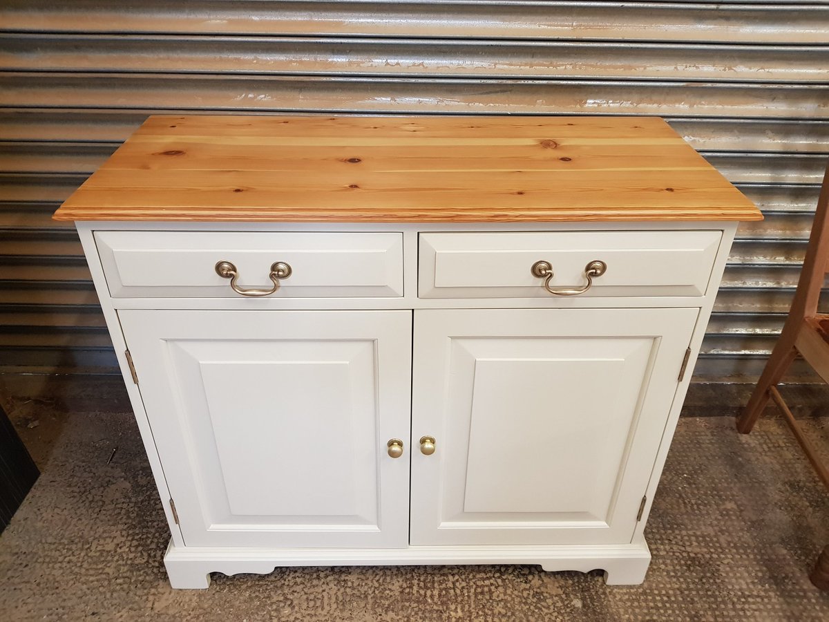 Docfurniture's tweet photo. A few different things we've spray painted recently.
https://t.co/r8wkEMsJ56
https://t.co/ett79YWmb5

#paintedpine #paintedfurniture #sprayedfurniture #spraypainted #sprayfinish #upcycled #likenew #oldtonew #sheffield #thefurnituredoctor #Sheffieldissuper #UpcycledHour https://t.co/bECAT1RyNJ