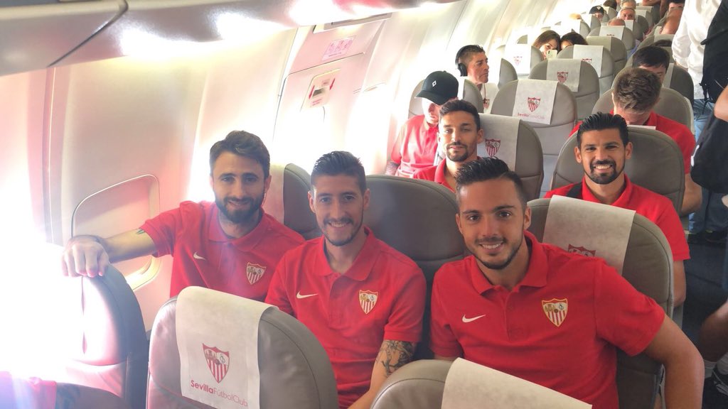 SevillaFC's tweet photo. ✈️✈️ ¡¡¡Salimos!!! Próxima parada ➡️ Tánger.

#vamosmisevilla #Supercopa #LuchaPorLoQueAmas 💪🏻❤️ https://t.co/iFWsXQ6d30