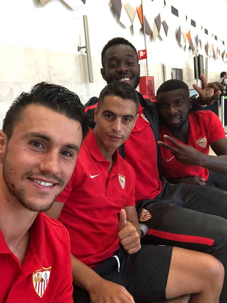SevillaFC's tweet photo. ✈️✈️ ¡¡¡Salimos!!! Próxima parada ➡️ Tánger.

#vamosmisevilla #Supercopa #LuchaPorLoQueAmas 💪🏻❤️ https://t.co/iFWsXQ6d30