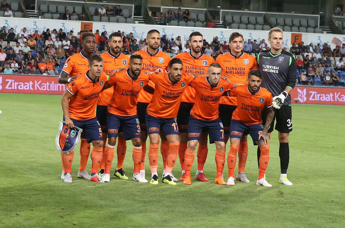 FCBasaksehir's tweet photo. @ibfk2014 Bu Şampiyon görelim sizi 🏆 https://t.co/nGBGz5MiBt