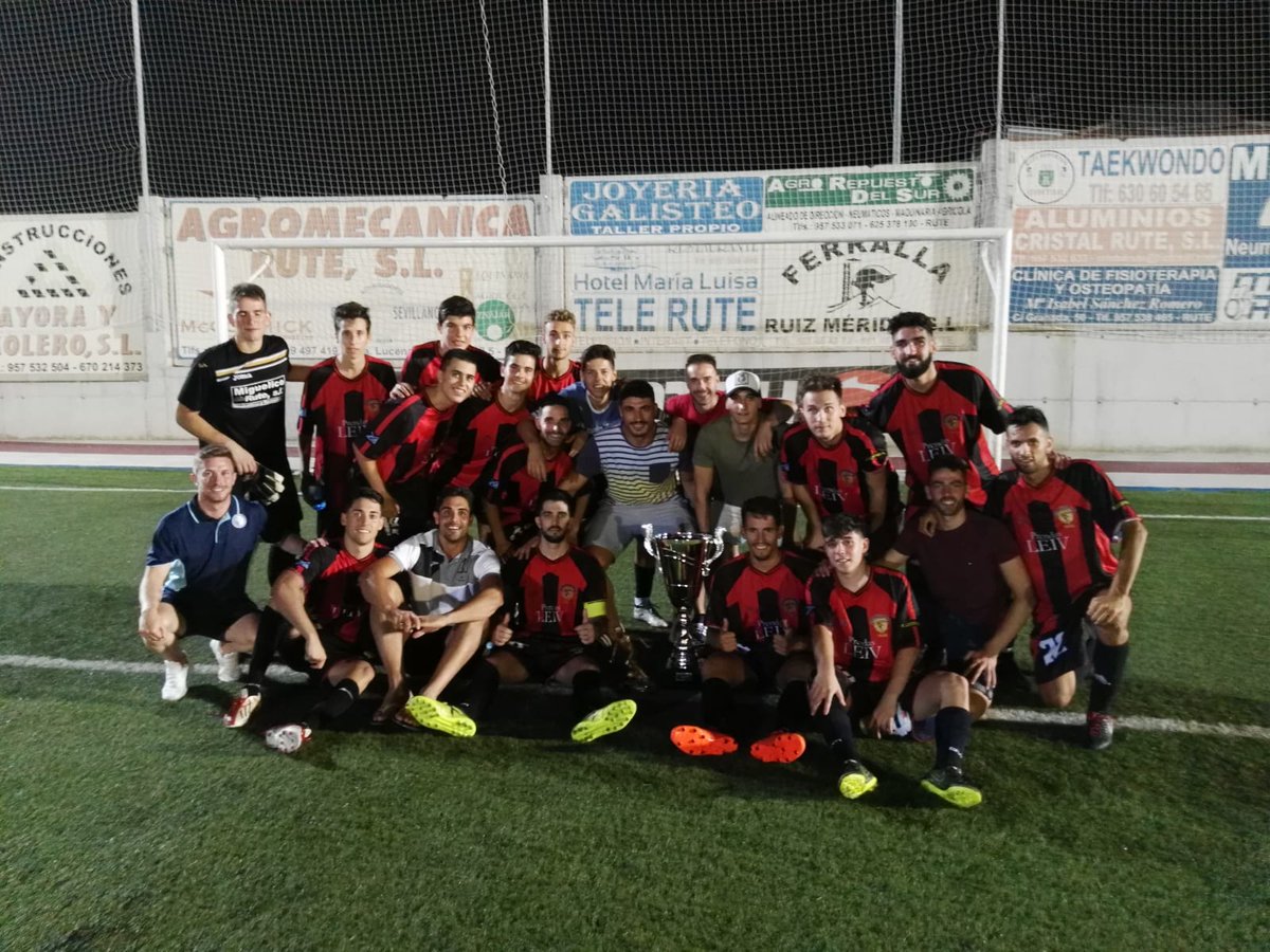 LucecorC's tweet photo. Primer trofeo y primer amistoso, y nuestro equipo vencio en la tanda de penaltis al Llanense !! Partido de muchas probaturas que nos sirvio para seguir cogiendo forma !! 🔵⚽️⚽️ #seguimoscreciendo #todossomos1 https://t.co/wa8pmgwisD