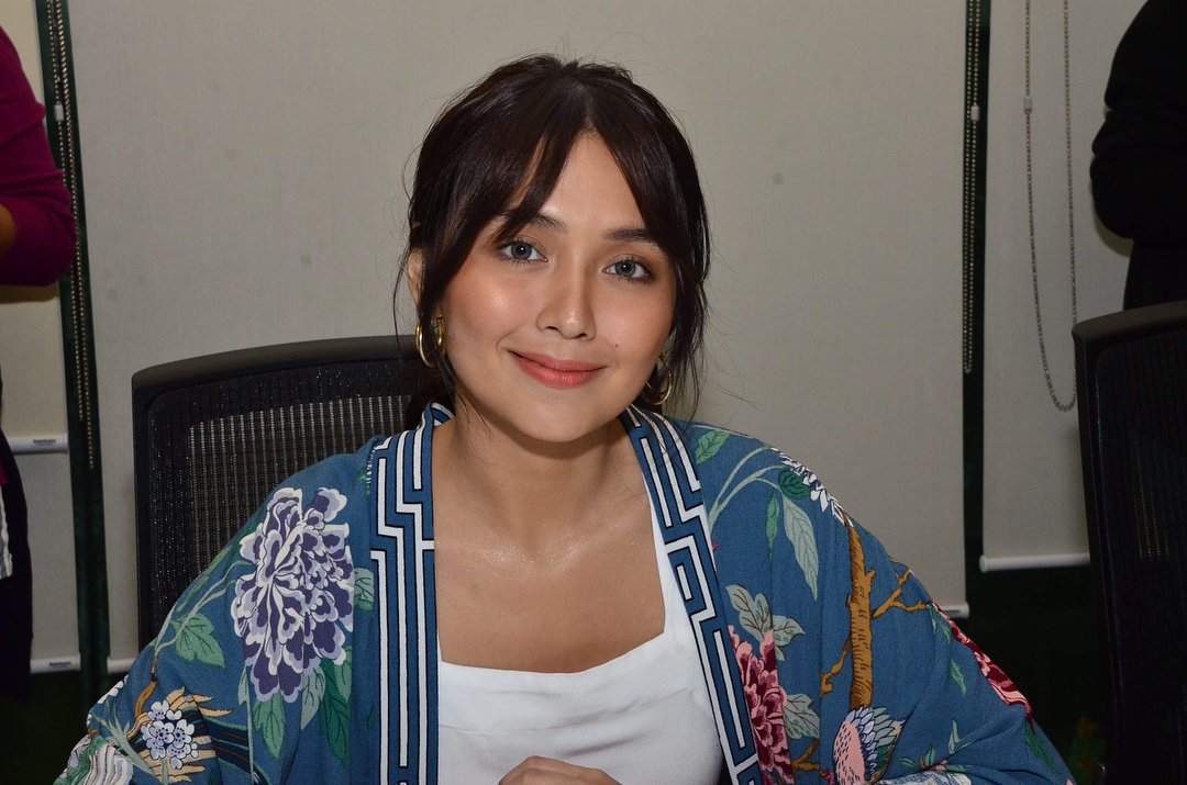 archtkennuggets's tweet photo. Ang babaeng ito, kaya pinagpapala kasi nasa lupa pa rin ang mga paa. Congrats sa'yo, proud kami sa'yo π»β¨
#TheHowsOfUsNationwideTHOUr #ThreeWordsToForever #ThreeWordsToForeverStoryCon https://t.co/uX7nq69gzy