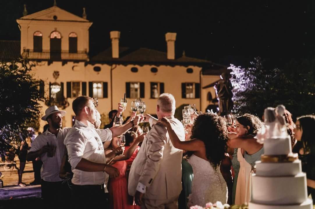 Celebrate with your best friends and family! Forever memories! 
Photographer; Roberto Munizzi (Thanks) 
#weddinginitaly #italianweddings #iwedding #weddingplanning #weddingflower #love #bride #casamento #marryme