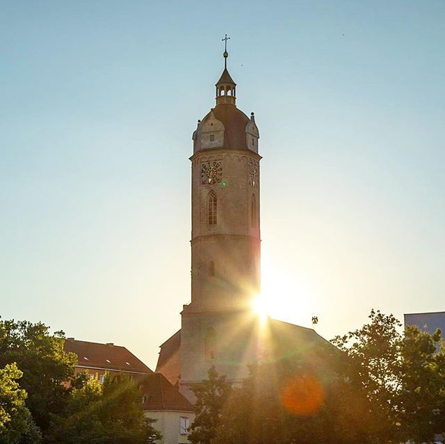 jenaparadies's tweet photo. Die über 750 Jahre alte Stadtkirche St. Michael. 
#jena #jenaparadies #church #stmichael #sunrise #sundaymorning #heimatliebe #moments #architecture #photography https://t.co/cLLNyfIqMR