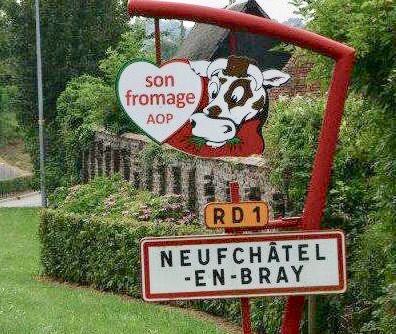 fredveille's tweet photo. À la découverte de la route du fromage ce matin dans #rtlweekend sur @RTLFrance avec @annelehenaff #tourisme #normandie #fromage #neufchatel #livarot #pontleveque #camembert https://t.co/v89r1YnI73