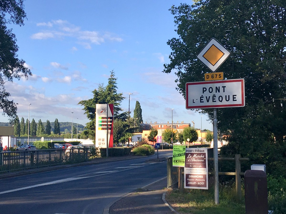 fredveille's tweet photo. À la découverte de la route du fromage ce matin dans #rtlweekend sur @RTLFrance avec @annelehenaff #tourisme #normandie #fromage #neufchatel #livarot #pontleveque #camembert https://t.co/v89r1YnI73