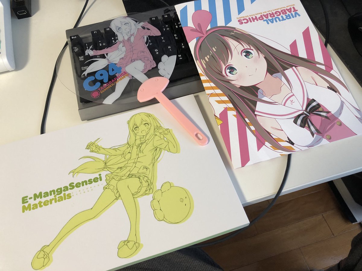 reiryu6's tweet photo. セットとTシャツ逃しました... でもやっぱキズナアイかな〜w #tabgraphics #タブグラ #C94 https://t.co/bdTNGLaDQO
