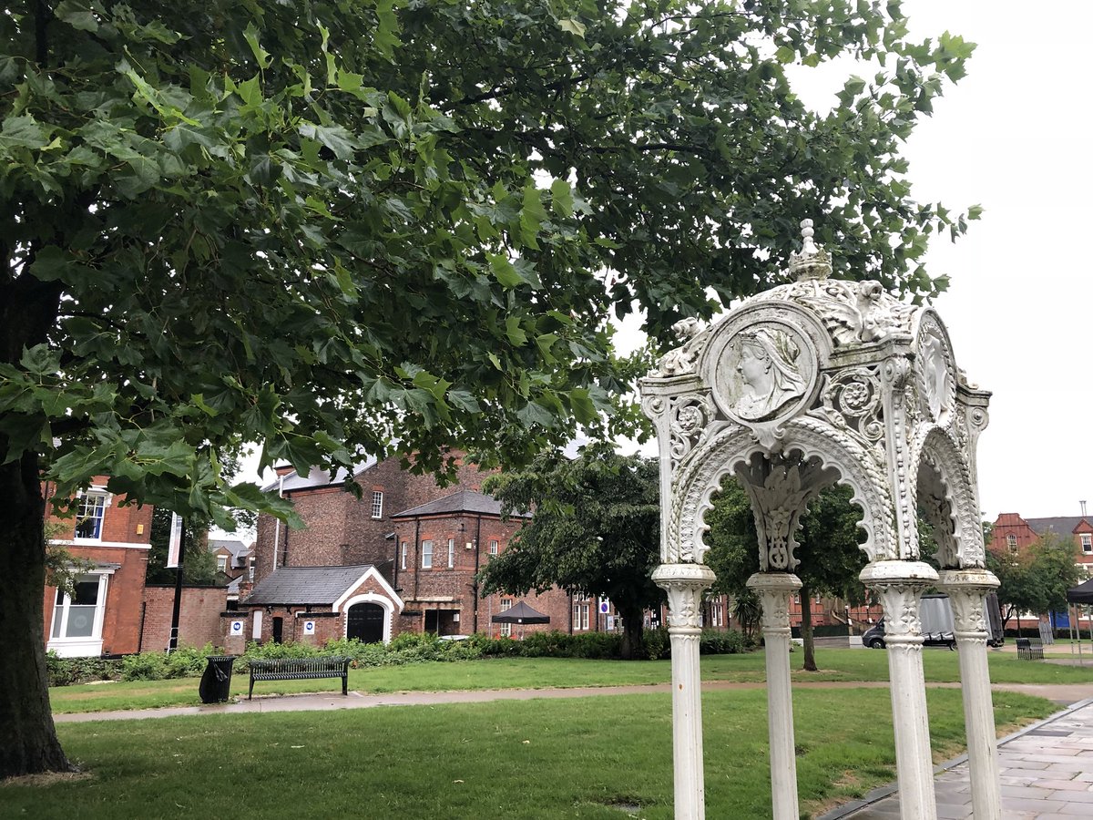 _makersmarket's tweet photo. #Warrington it’s today! From 11am we will be here at the #PalmyraGardens with over 110 talented stall holders, music from the loose change buskers, street food, artisan coffee and more! See you 11-4pm 💥💥💥 https://t.co/FqLZT3iffl
