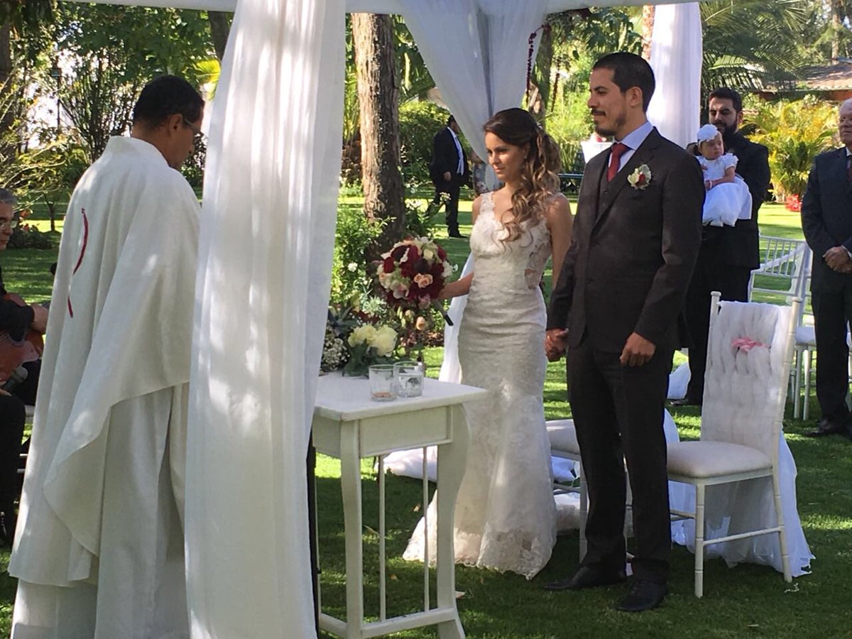depchpro's tweet photo. DEPCH PRO-Eventos en el matrimonio 👰🤵🏼con #sonido #música #iluminación y no puede faltar el mejor #DjDiegoMix 🎂🥂🎉🍸🍾🎉💃🏽🕺 Te invitamos a ser parte de nuestros clientes satisfechos 
📞0992877717 📱0984341455 https://t.co/LVr0yYANj0