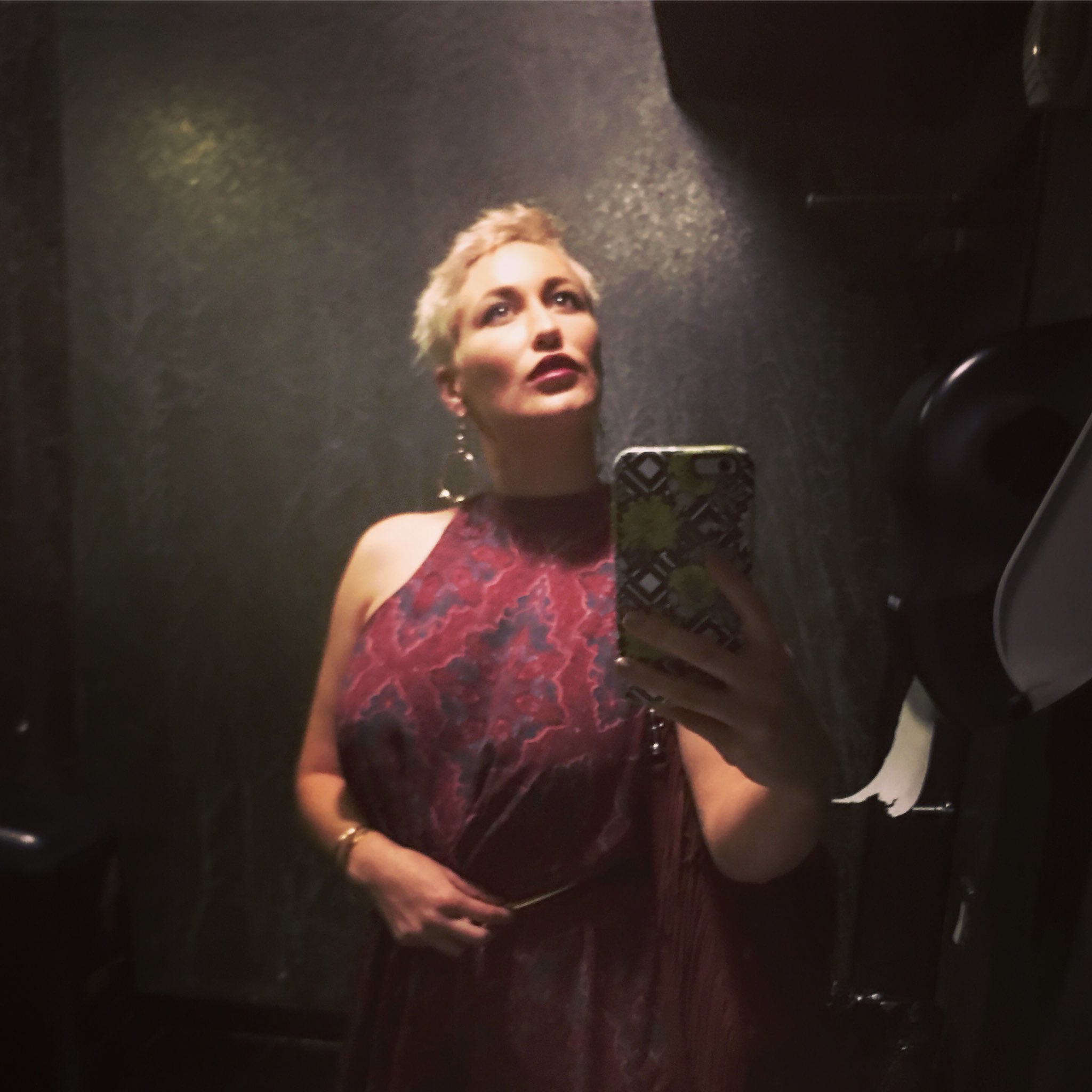 TW Pornstars - Ryankeely. Twitter. Moody bathroom selfie/turned alien