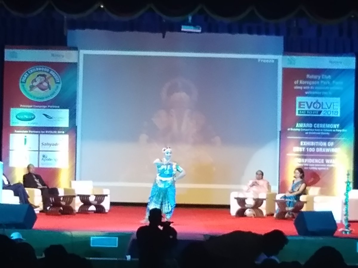 DishaHans's tweet photo. The event commences with a beautiful Ganesh Vandanam, a person who fought obesity and has come out gracefully by presenting her talent on stage today at #Evolve2018 #FatToFit! https://t.co/VBEFtzhxYR