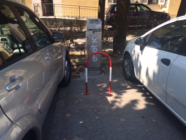 forumelettrico's tweet photo. La stazione di ricarica per veicoli elettrici Enel X da 22 kW ubicata a Salice Terme di Godiasco, provincia di Pavia: in attesa di attivazione, la località è gettonatissima e i parcheggi valgono oro https://t.co/bRkHTZBued #Godiasco #Pavia #Colonnina https://t.co/ciB1Ofh74a