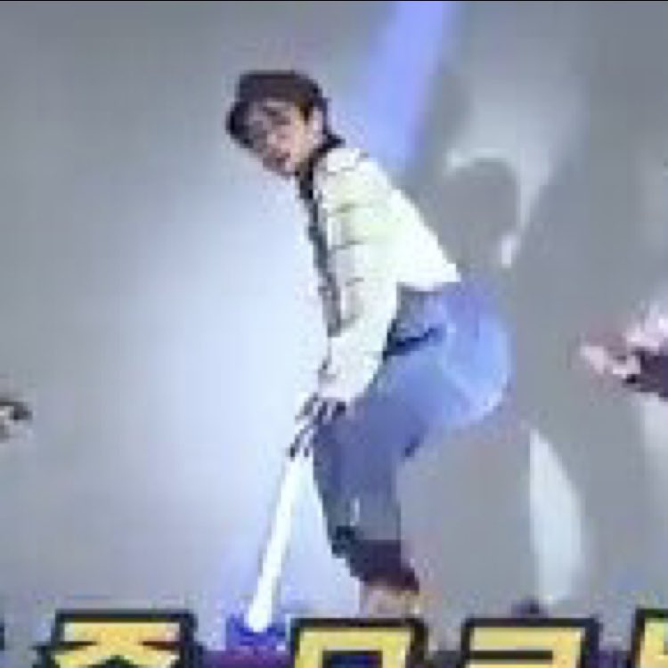 LQ_KOOK's tweet photo. 몸매는 에스라인 https://t.co/fUH05bxLtr