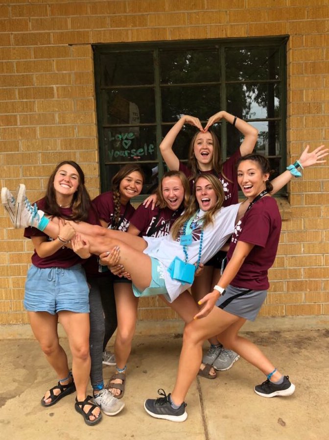 anyaleontine's tweet photo. Couldn’t have asked for better DG parents and family!!🐟
#CampTisch #FishCamp2018 https://t.co/SxgLu626xs