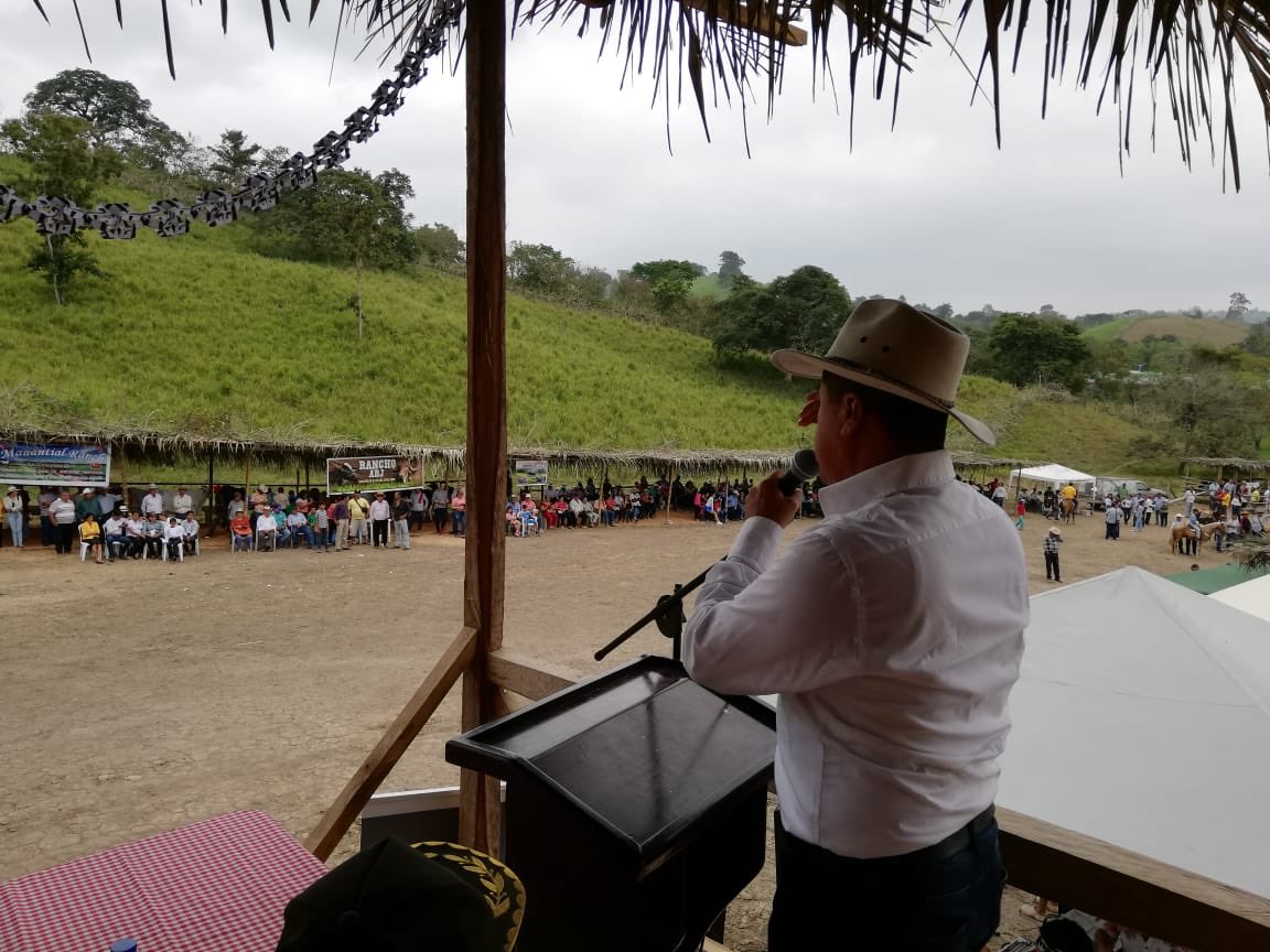 RodrigoMenaR's tweet photo. Seguimos con nuestros recorridos, cada día es una oportunidad para agradecer a Dios, y decirles que estoy comprometido con Mi Pueblo. https://t.co/mpkpxJF6mt