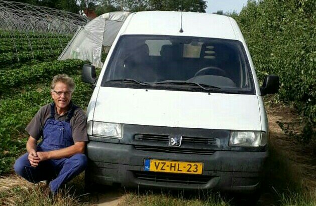 Mijn ouwe trouwe vier-wieler komt niet meer door de apk-keuring, weet er iemand een mooie/nette tweede hands Peugot-Expert of een ander busje van dezelfde grootte te koop?
