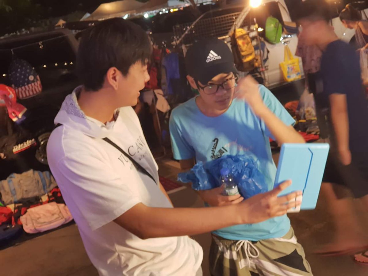 For_TingDC's tweet photo. โอ๊ย ความพี่น้องนี้5555
Cr. Sattawat Intrayut (เฟสผจก.ทีมจ้า)

#mrsunz #dchamz #ซันแฮม #DiamondCobra https://t.co/kXLn71l3fU