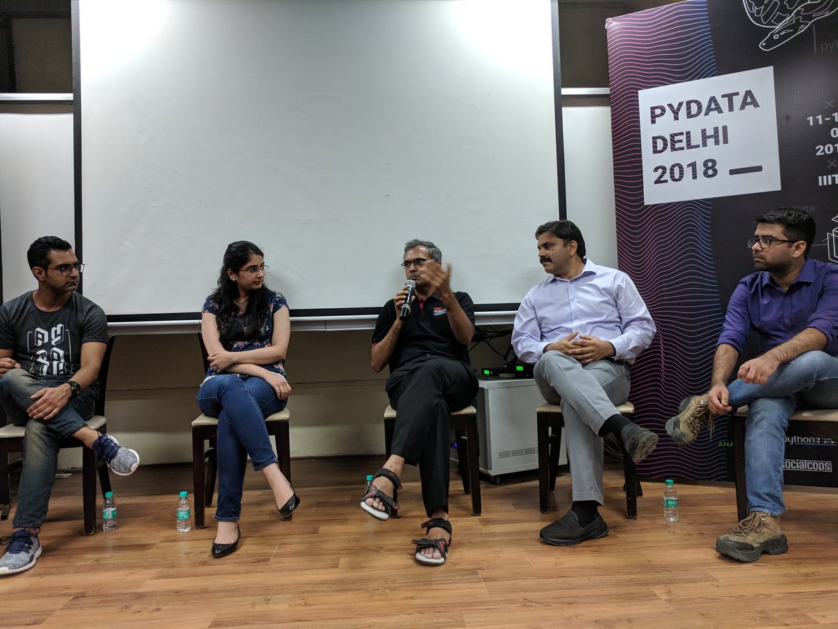 rnav_arora's tweet image. Discussing ethics, inclusivity, democratisation in Data Science and much more @PyDataDelhi 
#pydatadelhi18