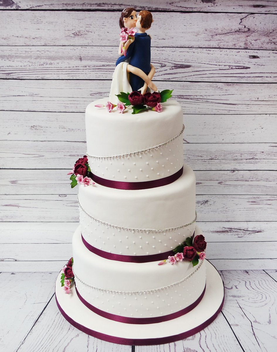 CraftyCakesSW's tweet photo. Angela & Mark had this beautiful cake for their special day at Lord Haldon Country Hotel last weekend. Congratulations! We love the pop of colour in the flowers, and the cheeky choice of cake topper! π
#weddingcake #weddingcakeexeter https://t.co/INobL8tYhy
