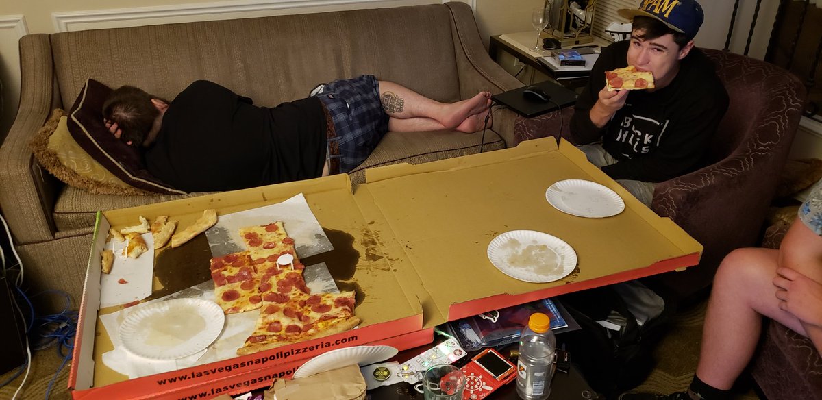 AMBUSH_Sec's tweet photo. This is what a final night of CTFing looks like. #DEFCON https://t.co/eRUbsMRfnr