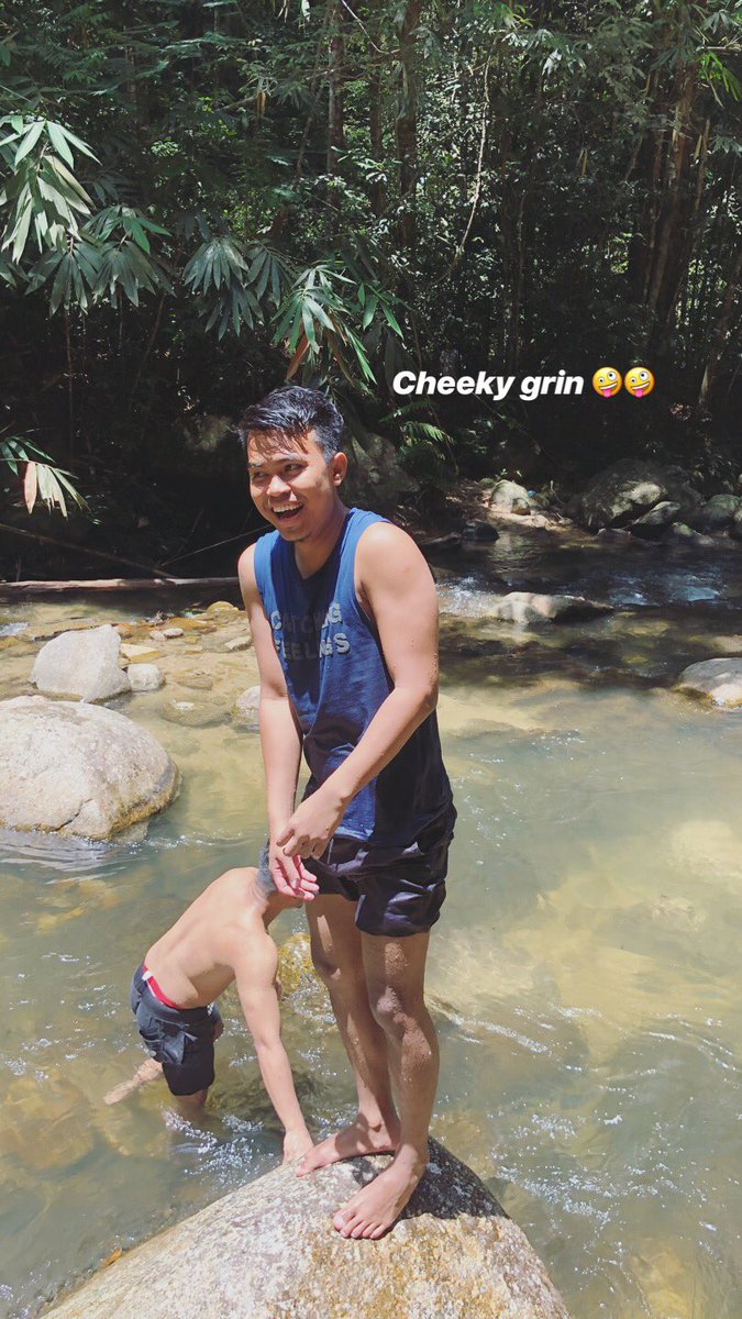 NikShariff92's tweet photo. Weekend well spent #sungaichiling https://t.co/bW5cIqeQPR