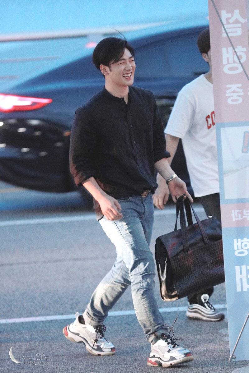 Sin_Baekho's tweet photo. 180811 인천공항 출국(K-CON) HQ
뭐가 그렇게 재밌고 기분이 좋았을까? 😆
#NUESTW #BAEKHO #뉴이스트W #백호 #강동호 https://t.co/tNm0AC3gAy