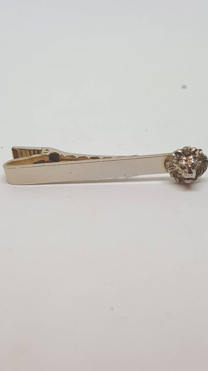 justgemzs's tweet photo. Vintage tie bar loin gold tone tie bar 2 inch long gift for him dandys vintage men's tie bar https://t.co/UVPpWJv2Aa #Etsy #justgemz #gotvintage #SmartTieBarLoin https://t.co/ErwGXX956D