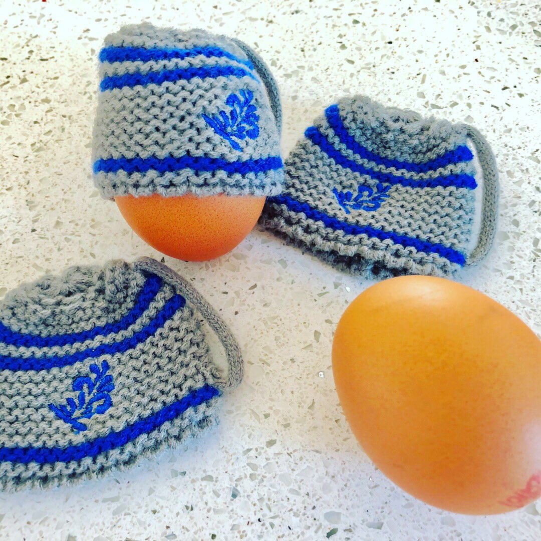 schreiter's tweet photo. Wie geil ist das denn
Bembelmützchen fürs Frühstücksei https://t.co/wwoVxKMBu1
#bembel #bembelshop #bembeltown #bembeldesign #apfelwein #ebbelwoi #hessen #frühstücksei #eierwärmer #frühstückstisch #bembelfreund #madeinhessen #wollmütze #bembelmütze #bembelmützchen #apfelweinfest https://t.co/BT7lkftQny