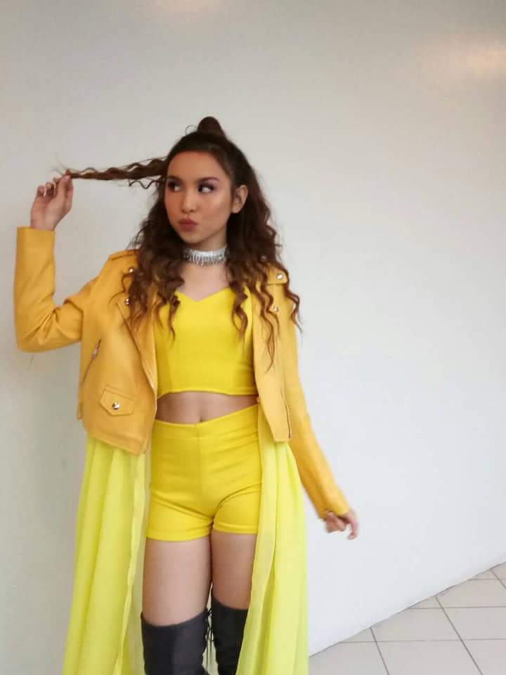 rencelsophiaaa's tweet photo. Like ko hairstyle mo kanina, beb!! Bagay sayo hehe. KYgandang nilalang at KYsexy pa! 💛🙈 @2002kyline 
#SPS4thYearKickOff https://t.co/7Lx6b9p3tT