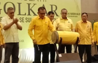 amirmaruf76's tweet photo. Sekjen DPP Golkar Apresiasi Kinerja Nurdin Halid. 
https://t.co/g8UQpEbFV6 https://t.co/Byv6eCqiNV
