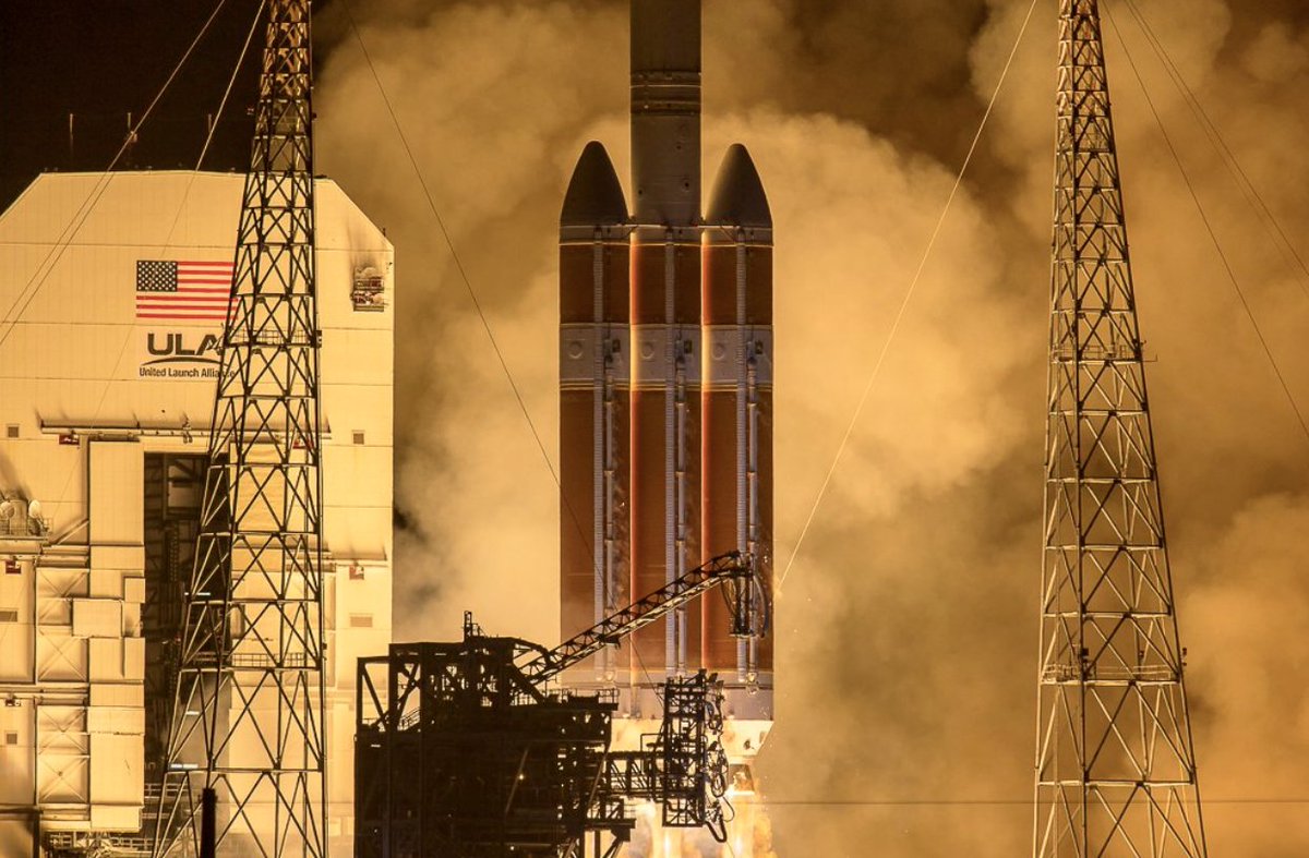 khaleejtimes's tweet photo. Video: @NASA blasts off historic probe to '#TouchSun' 
https://t.co/1alDDHddC1 https://t.co/7bkhsLw29y
