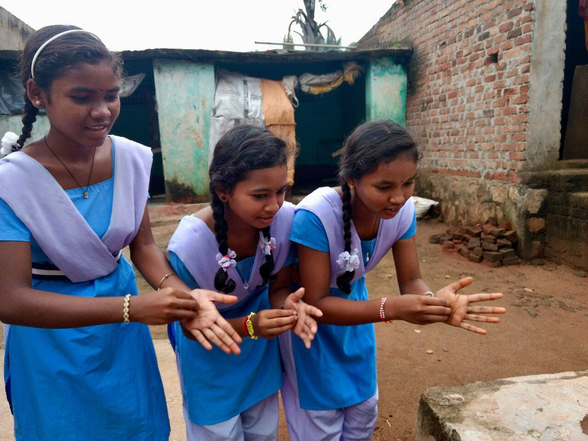 UNICEFIndia's tweet photo. Empowered Child Cabinet can make a difference in the community. 
Children from the school cabinet of Bhakurguda Ashram school, Rayagada dist, #Odisha visit nearby villages regularly to teach the importance of handwashing, use of mosquito nets &amp; sanitation.
#InternationalYouthDay https://t.co/VjXzmmE55c