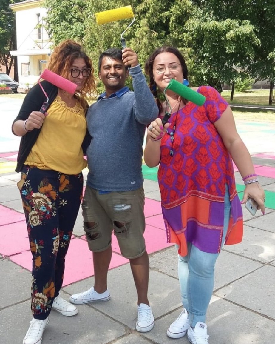 makeroomglobal's tweet photo. #MakeRoomEurope team celebrating #Latvia's 100th birthday in a small town of Southern Latvia - in #Dobele. Painting a beautiful Latvian star sign designed by one of our #youth representatives!
Think of what can you do to make your village/town more attractive? #YA4SC https://t.co/M8weTXGMVR