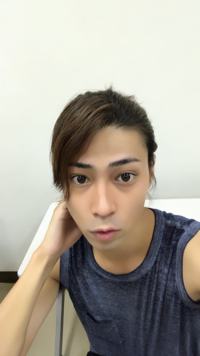 前田 真弥 撮影も落ち着いたのでお髭を伸ばすのです 伸びきるまでがなんとも言えない青髭感なんだよねー 前田 真弥 撮影も落ち着いたのでお髭を伸ばすのです 伸びきるまでがなんとも言えない青髭感なんだよねー