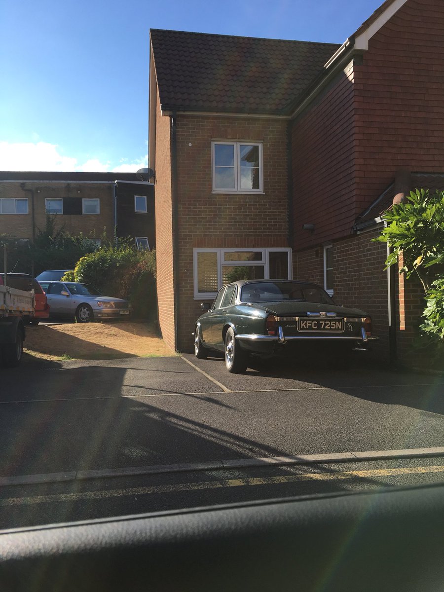 Sweet little find in the suburbs. Looked in good nick for its 40+ years • #classiccar #jaguar #classicjaguar #xj #jaguarcars #rarity #rarecar #classiccarspotting #suburbia #driveway #drivewaygoals #carrestoration #carjournalism #autojournalism #automotivejournalism #carspotter