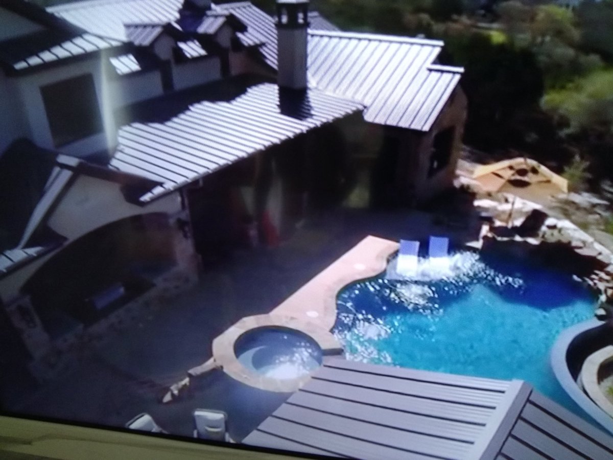 repolete's tweet image. Spa resort aldeano #PoolKings