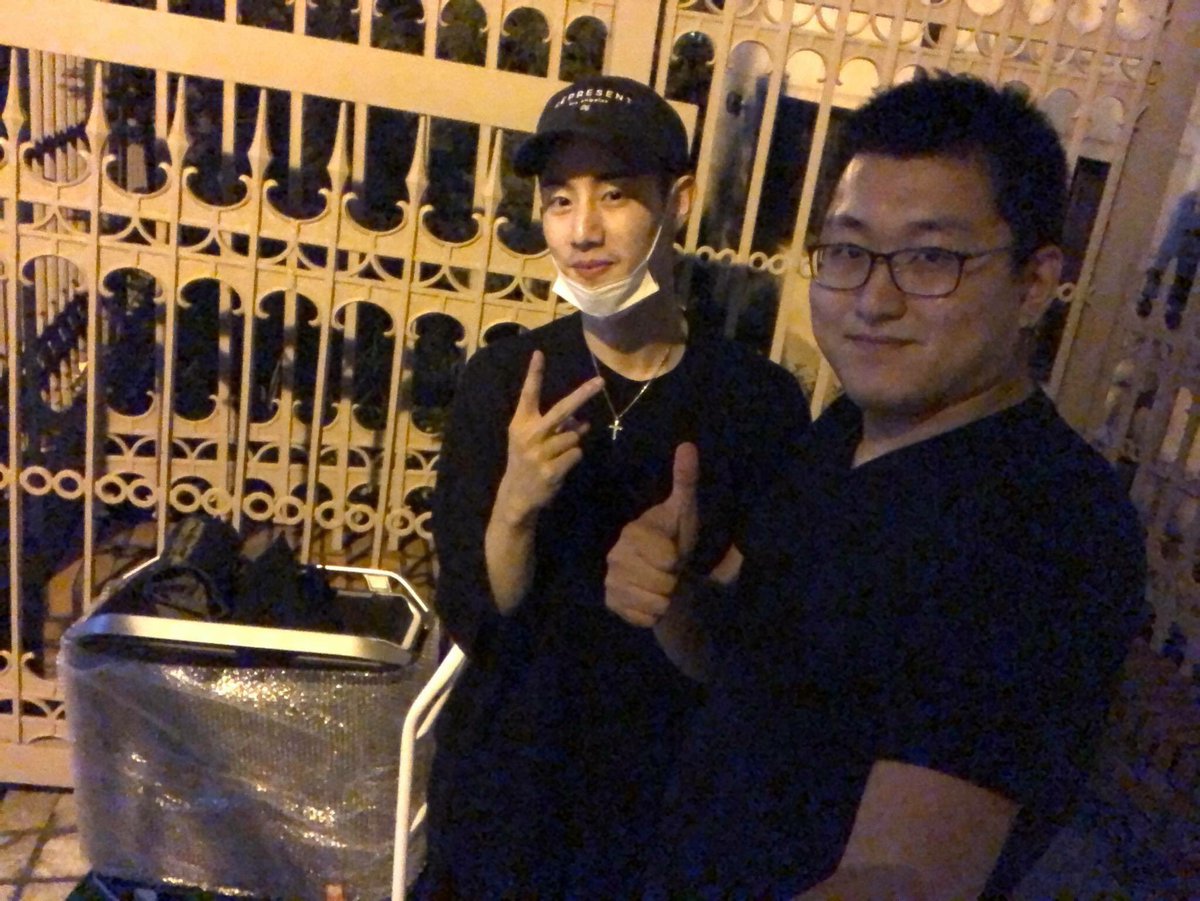 wtobecontinued's tweet photo. รายงานสถานการณ์กัซ��่วงนี้
หลายวันก่อนพิกัดคอมใหม่มัคมาส่ง
วันก่อนจบมไปงานเพื่อนดีเจที่ผับ ส่วนน้อแบมอยู่บ้านกะลูกๆ 
เมื่อวานพิแจ้กมีงานที่จีน ส่วนน้อแจกลับบ้านมกโพ
และวันนี้คยอมไปกินเนื้อกะพี่ชาย
ส่วนพิจินตอนนี้ 404 not found จบการรายงาน ขอบคุณค่ะ https://t.co/8UbdrjXpUk