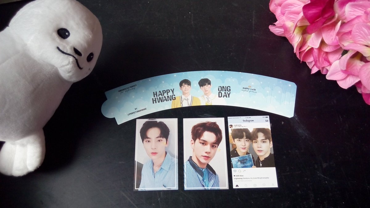 miyo_0203's tweet photo. Beautiful cup sleeves&amp;photocards + freebies I received from Wannables😘 Tysm @allforw1_my @perfectonghwang @Xcon99 @YwenElf @B4EJINYOUNGS @sophieailee @kimmainhwan Really appreciate all your effort😉 #WannaOneinKL
#WannaOneWorldTourInKL #WannaOne1stAnniversary #perfect24onghwang https://t.co/jnPOcdOGHz