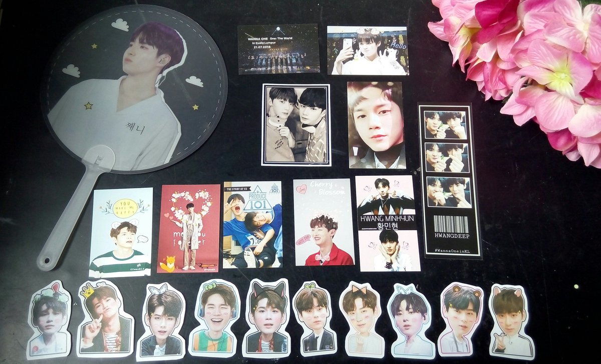 miyo_0203's tweet photo. Beautiful cup sleeves&amp;photocards + freebies I received from Wannables😘 Tysm @allforw1_my @perfectonghwang @Xcon99 @YwenElf @B4EJINYOUNGS @sophieailee @kimmainhwan Really appreciate all your effort😉 #WannaOneinKL
#WannaOneWorldTourInKL #WannaOne1stAnniversary #perfect24onghwang https://t.co/jnPOcdOGHz