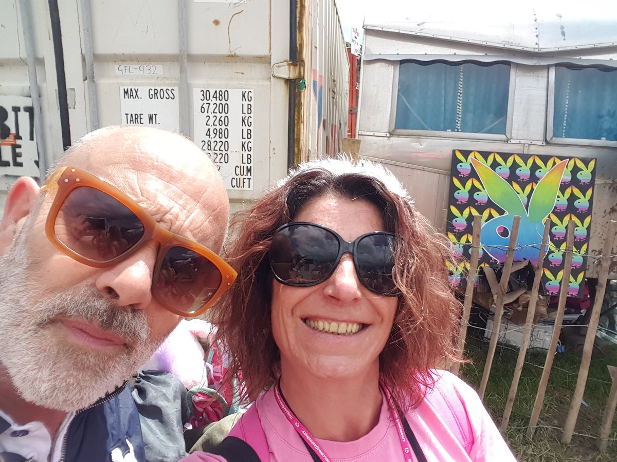 KilfordRocks's tweet photo. @SundayBrunchC4 Keith Allen Selfie Glastonbury 😎😎😎 https://t.co/VOIVTuUpCR