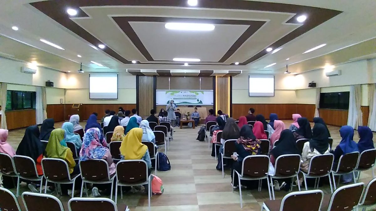 etosmalang's tweet photo. Sedang berlangsung Seleksi Nasional Etos Malang 2018 di Gedung D lt 3 FEB UB. 

Ayo terus semangat menggapai masa depan yang indah. https://t.co/rcPWcVEFjY