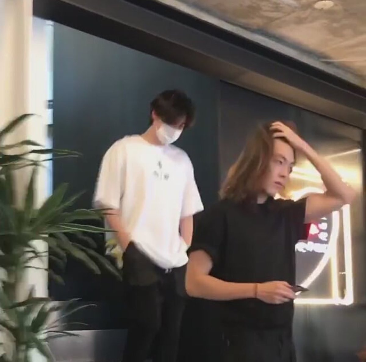 TheAnnyeongOppa's tweet photo. kim woobin visited lee jongsuk's cafe. can we stop and appreciate woobin's long silky hair ❤️ this is so nice ✨ https://t.co/fiXgU8NoRm