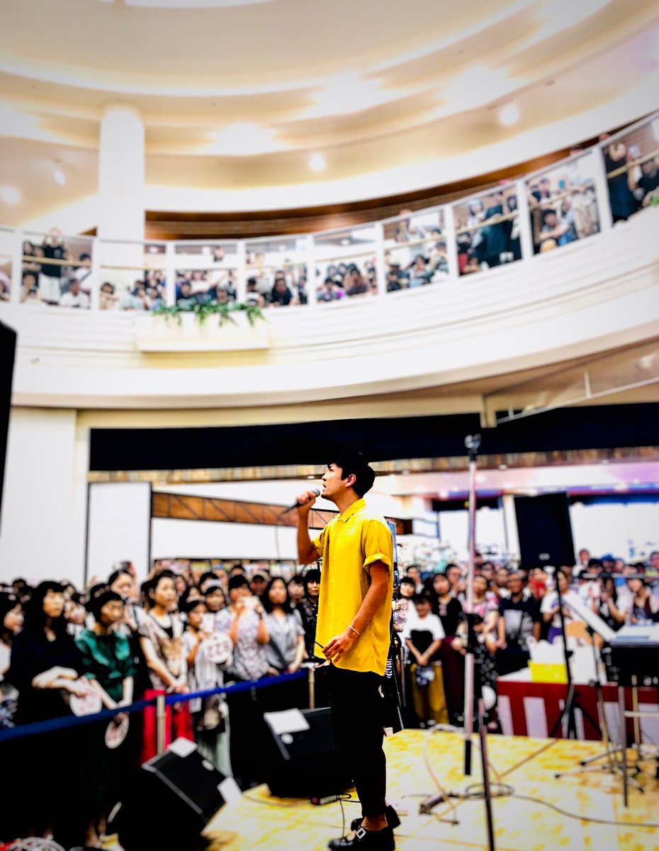 森山直太朗 En Twitter 仙台ガラポン汗だくで終了 来てくれたみんなに特大のありがとうを 昨日もだったけど大抽選会の時に直太朗って名前の 男の子が4人もいておったまげました 素直に太く育って欲しいとおじさんは切に願います 直