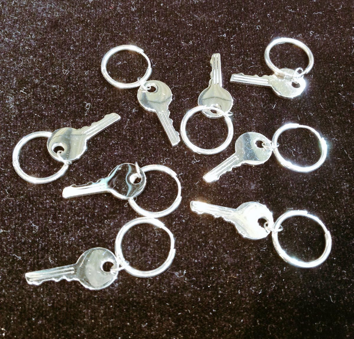 Brodiaea By Goldblood こんばんは Brodiaea のjです 人気 ピアス が再入荷してます キーチャームピアスは男女共に人気なのでお早めにgetして下さいね 1 0 Tax 安全ピンピアス もキラキラタイプが仲間入りです 是非店頭でチェックして