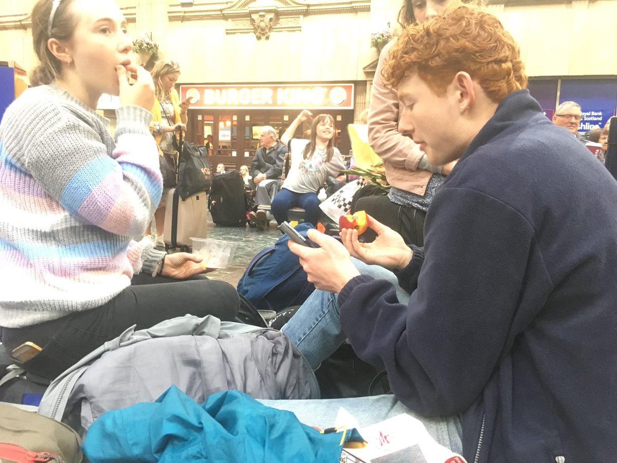 hunger_edfringe's tweet image. team hunger on the way home from @edfringe 😭 we’ve had such an amazing time ‼️ if there’s a hunger shaped hole in your life we’d recommend @reigenfringe ~ opens tomorrow w music by our composer @joanna_mward ⚡️ #edfringe #sad #bye