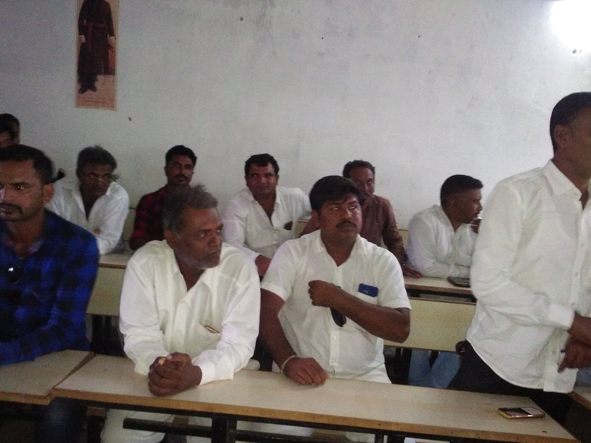 Kalpesh69757121's tweet photo. આજરોજ પાટણ ખાતે ગુજરાત ક્ષત્રિય ઠાકોર સેના ની જિલ્લા પ્રમુખ જીભાજી સાહેબ ના અધ્ય���્ષ સ્થાને જિલ્લા ની કારોબારી મિટિંગ યોજાઈ https://t.co/eLz7vGr1Y1
