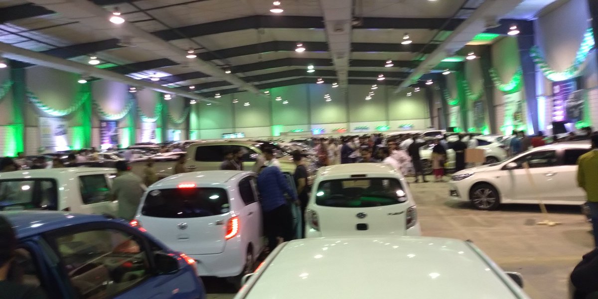 Noumaan22's tweet image. Scenes aisy hain #OlxCarFirst mei